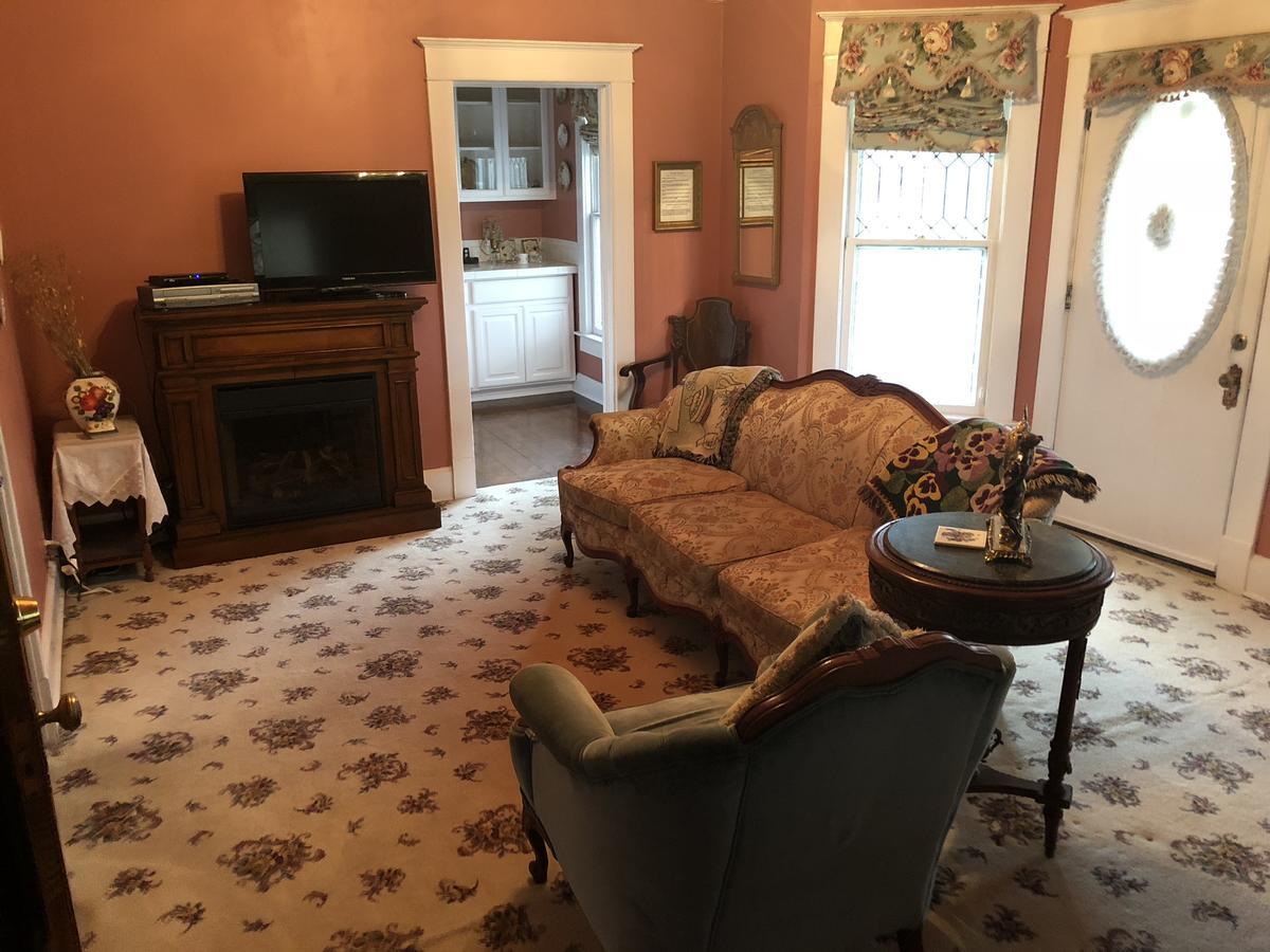 Hayes House Bed And Breakfast Маскоги Экстерьер фото