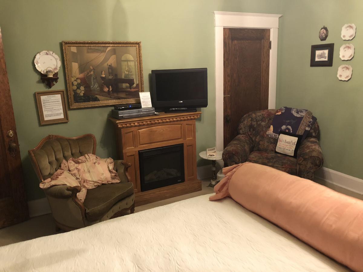 Hayes House Bed And Breakfast Маскоги Экстерьер фото